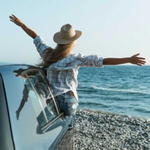 woman travelling search hotel.site